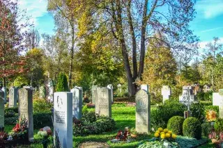 201214-westfriedhof-2 Gräber auf dem Westfriedhof an Allerheiligen