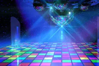 201103_disco_leer_Veronika Surovtseva shutterstock Leere Disco mit Discokugel
