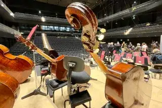 Instrumente auf der Bühne der Isarphilharmonie Instrumente auf der Bühne der Isarphilharmonie