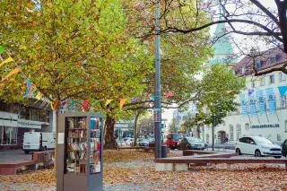 Bücherschrank Stiglmaierplatz, Rudi-Hierl-Platz, Löwenbräukeller Offener Bücherschrank am Stiglmairplatz