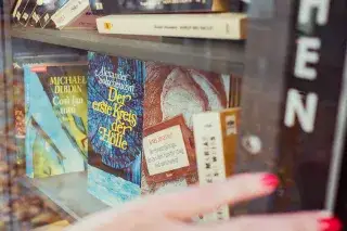 Bücherschrank Stiglmaierplatz, Rudi-Hierl-Platz, Löwenbräukeller