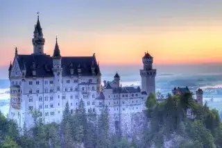 Schloss Neuschwanstein beim Sonnenuntergang Schloss Neuschwanstein beim Sonnenuntergang