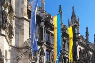 Flagging at the town hall Beflaggung am Rathaus