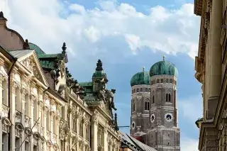 Münchner Altstadt mit Blick auf die Frauenkirche Münchner Altstadt mit Blick auf die Frauenkirche