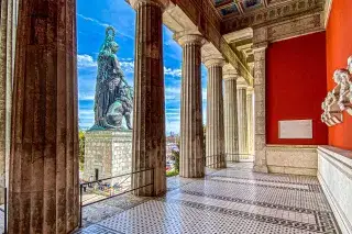 Bavaria aus der Ruhmeshalle fotografiert bei Sonne und blauem Himmel Bavaria aus der Ruhmeshalle fotografiert bei Sonne und blauem Himmel