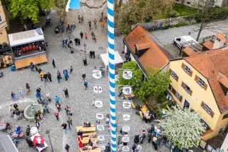 Maibaum am Wiener Platz.