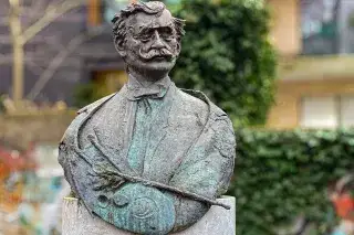Anton Ažbe Denkmal von Anton Ažbe in München. Es zeigt den Oberkörper sowie Ažbes Kopf mit Schnauzbart.