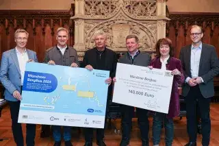 (v.l.) Mobilitätsreferent Georg Dunkel, Miesbachs Landrat Olaf von Löwis, Oberbürgermeister Dieter Reiter, Bayerns Verkehrsminister Christian Bernreiter, Landrätin Ostallgäu Maria Rita Zinnecker und MVV-Geschäftsführer Dr. Bernd Rosenbusch (v.l.) Mobilitätsreferent Georg Dunkel, Miesbachs Landrat Olaf von Löwis, Oberbürgermeister Dieter Reiter, Bayerns Verkehrsminister Christian Bernreiter, Landrätin Ostallgäu Maria Rita Zinnecker und MVV-Geschäftsführer Dr. Bernd Rosenbusch