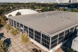 Das Olympia-Eissportzentrum im Olympiapark von oben Das Olympia-Eissportzentrum im Olympiapark von oben