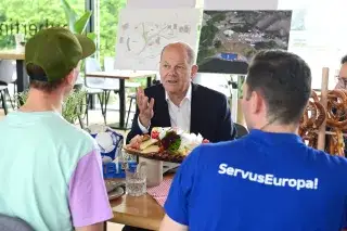 Bundeskanzler Olaf Scholz in der Fan Zone München Bundeskanzler Olaf Scholz in der Fan Zone München