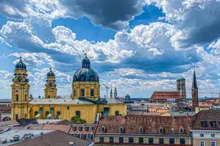 Panorama mit Theatinerkirche und Frauenkirche