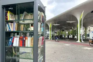 Bücherschrank an der Münchner Freiheit