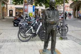 Sigi Sommer: Statue in der Sendlinger Straße Sigi Sommer: Statue in der Sendlinger Straße