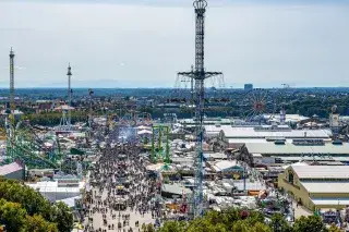 Ausblick auf die Theresienwiese von St. Paul Ausblick auf die Theresienwiese von St. Paul
