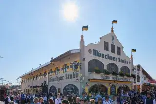 Münchner Stubn auf dem Oktoberfest von außen