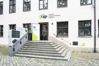 Außenansicht des Infopoint Museen & Schlösser in Bayern Außenansicht des Infopoint Museen & Schlösser in Bayern