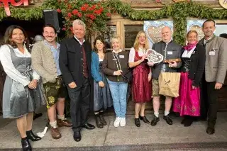 Preisverleihung zum WiesnGentleman* 2024 Preisverleihung zum WiesnGentleman* 2024