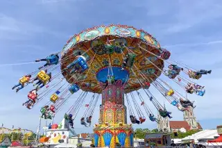 Karussell am Frühlingsfest Karussell am Frühlingsfest