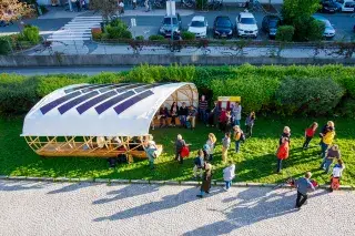 Menschen auf Grünfläche