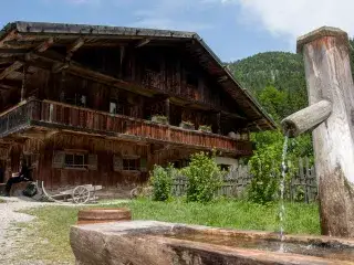 Brunnen in Markus Wasmeiers Freilichtmuseum