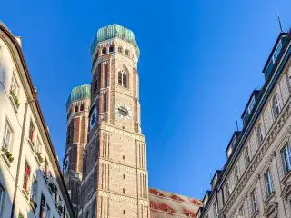 Südturm der Frauenkirche bei Winterwetter